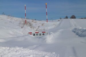 通行止めの道