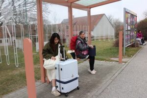 バス停にて