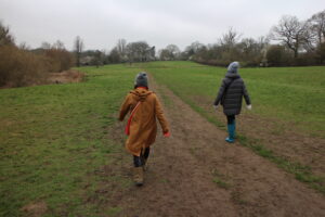 フットパス歩く